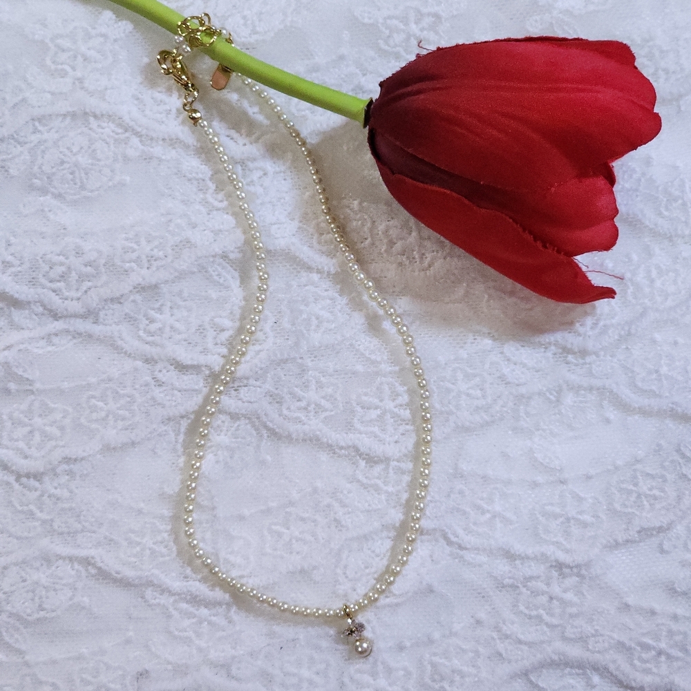 Elegant Faux Pearl Necklace with Rhinestone Pendant And Gold Toned Clasp
